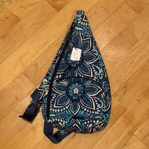 Vera Bradley - Essential sling backpack, blue island medallion
